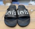 levis-klapki-basenowe-plazowe-dzieciece-czarne.jpg